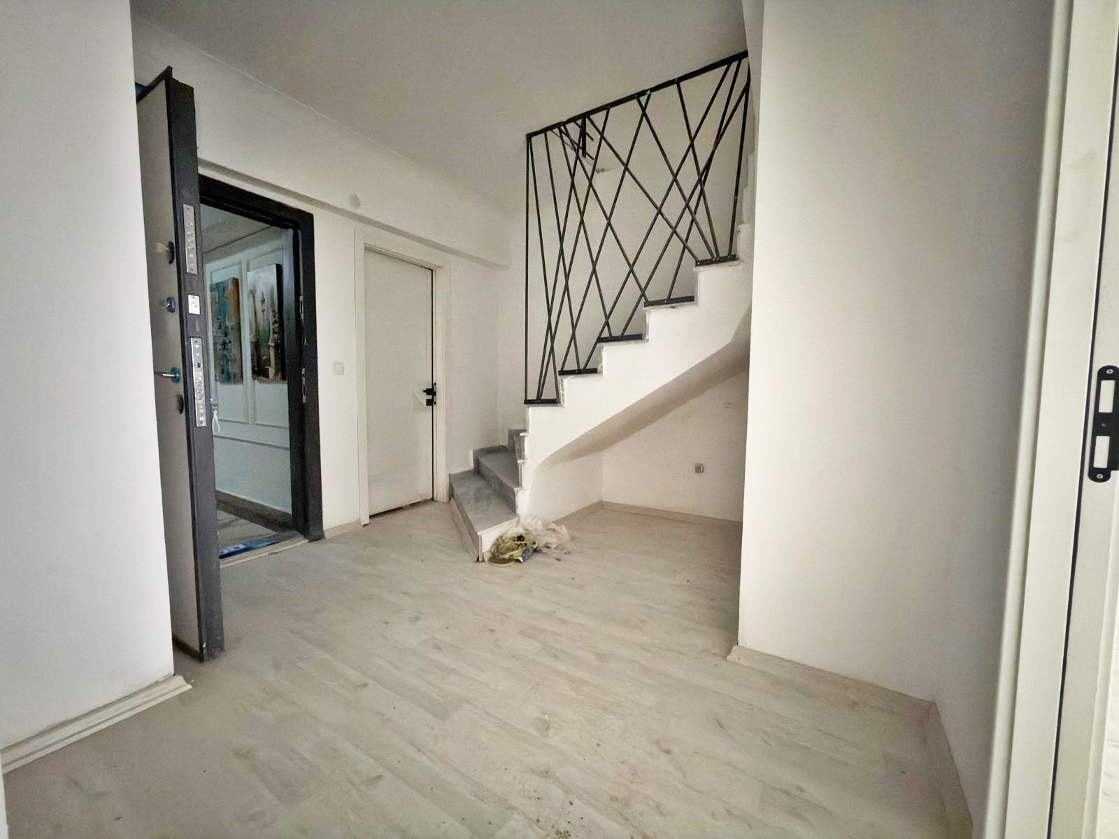 PEYAMİ SEFA MAHALLESİNDE ÇİFT GİRİŞLİ 2+1 135m2 DUBLEKS DAİRE